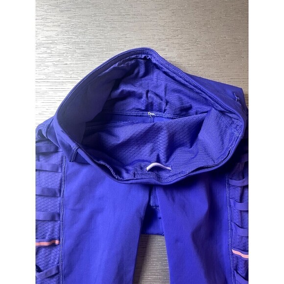 Lululemon Breezy Mesh Iris Flower Crop Leggings Size 4 Purple Workout Activewear - Picture 2 of 5